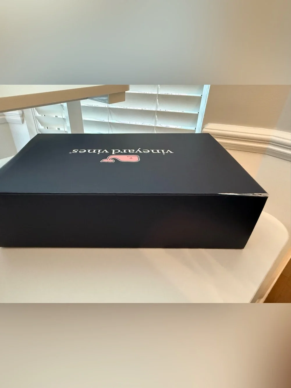 Vineyard Vines gift box + Tissue paper and logo seal